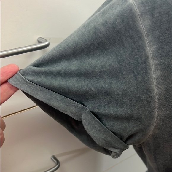 🆕 Women's, Paige, M, V-Neck Top - Picture 2 of 5